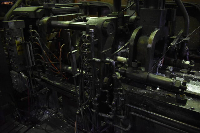 亜鉛ダイカスト芝浦250t